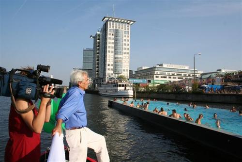 Bundestagswahlkampf 2005: Tour durch die Strandbars und -bäder (2)