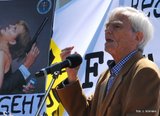 Christian Ströbele am 30.05.2015 auf der Demo "Anwälte gegen Totalüberwachung."