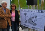 Canan Bayram (MdA) und Christian Ströbele am 30.05.2015 auf der Demo "Anwälte gegen Totalüberwachung."