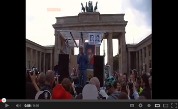 Asyl für Snowden: Hans-Christian Ströbele auf der Demo in Berlin