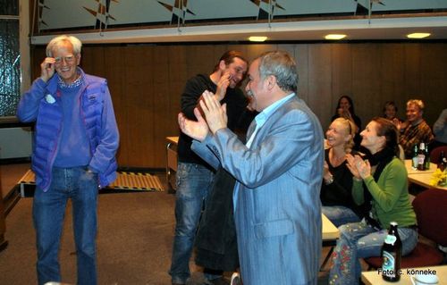 Ströbele gewinnt zum vierten Mal das Direktmandat in Xhain: Impressionen vom Wahlabend
