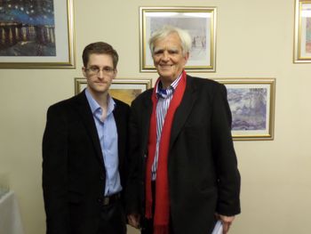 Ströbele traf Snowden in Moskau | Ströbele met Snowden in Moscow