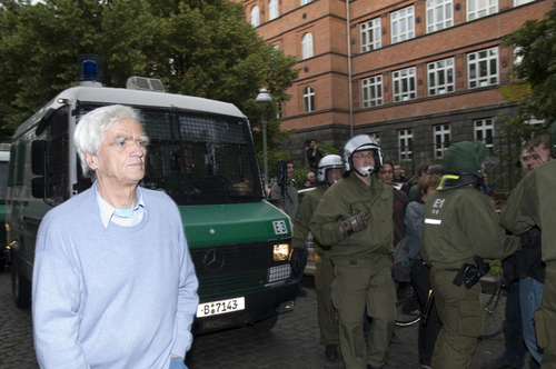 Demonstration am ehem. Flughafen Tempelhof