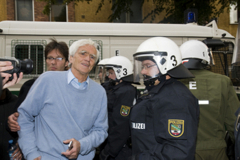 Demonstration am ehem. Flughafen Tempelhof
