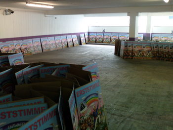 3000 Plakate wollen geklebt werden