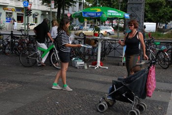 Wahlkampfstände im ganzen Bezirk