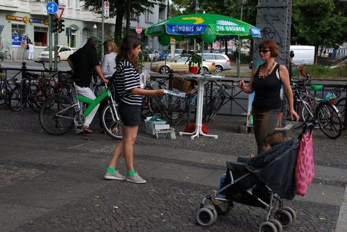 Wahlkampfstände im ganzen Bezirk