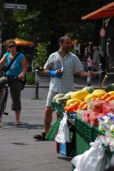 Wahlkampfstände im ganzen Bezirk