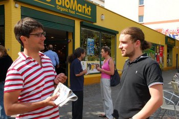 Wahlkampfstände im ganzen Bezirk