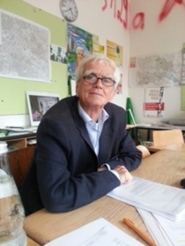 Beim Aktenstudium in der Bürgersprechstunde